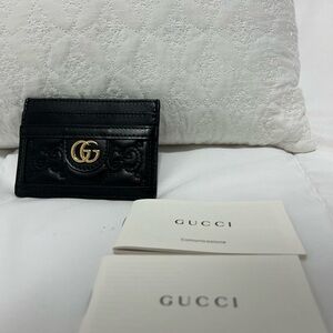 GUCCI
GG matelassé card case